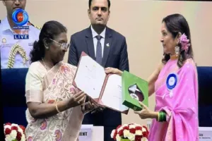 राष्ट्रपति मुर्मु से राष्ट्रीय फिल्म पुरस्कार पाकर सम्मानित महसूस कर रही हूं : नीना गुप्ता 